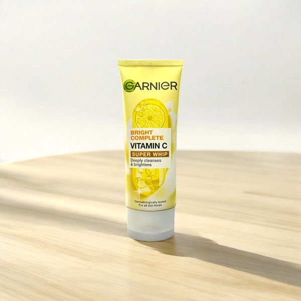 Sữa rửa mặt Garnier bright complete (vitamin c) tuýp 50g