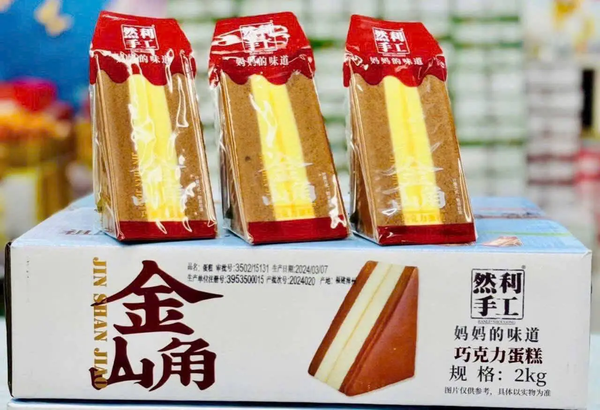 Bánh bông lan tam giác socola Jin Shah Jiao gói 95g