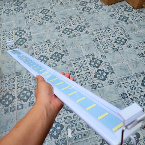 Đèn led bể cá 6 DÃY LED dành cho hồ cá từ 80 đến 110cm ÁNH SÁNG TRẮNG