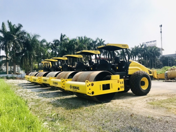Dịch vụ cho thuê máy xúc KOMATSU và lu BOMAG