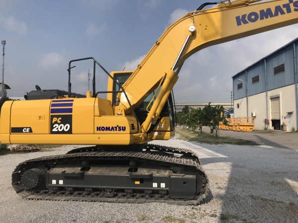 CHO THUÊ MÁY XÚC KOMATSU PC200