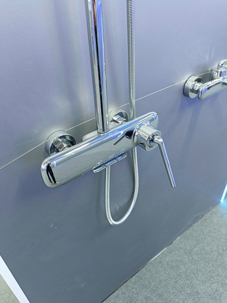 Bộ Vòi sen tắm đứng, Sen cây tắm đứng SC 099