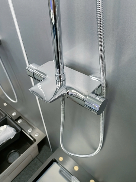 Bộ Vòi sen tắm đứng, Sen cây tắm đứng SC 028