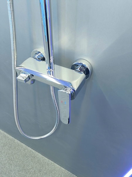 Bộ Vòi sen tắm đứng, Sen cây tắm đứng SC 012