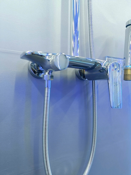 Bộ Vòi sen tắm đứng, Sen cây tắm đứng SC 095