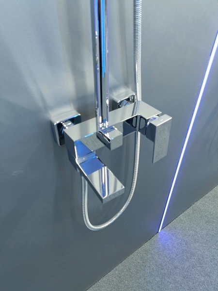 Bộ Vòi sen tắm đứng, Sen cây tắm đứng SC 018T