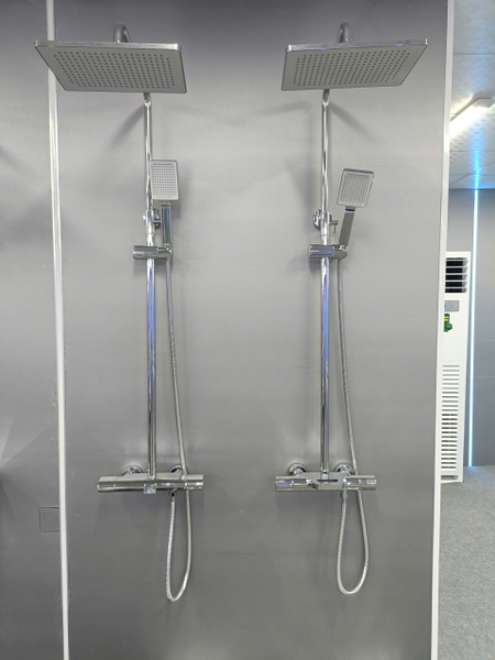 Bộ Vòi sen tắm đứng, Sen cây tắm đứng SC 055