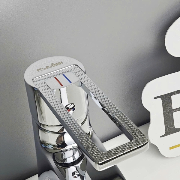 Vòi Lavabo Nóng Lạnh V47
