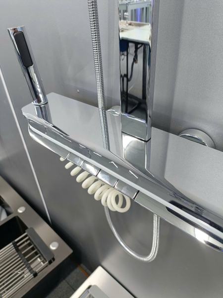 Bộ Vòi sen tắm đứng, Sen cây tắm đứng SC 043T