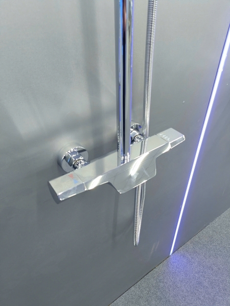 Bộ Vòi sen tắm đứng, Sen cây tắm đứng SC 013