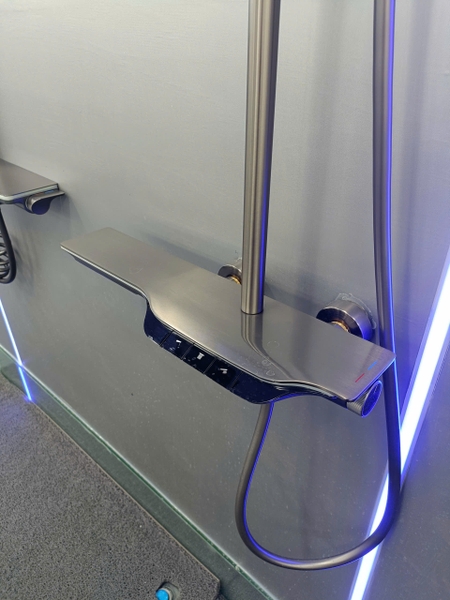 Bộ Vòi sen tắm đứng, Sen cây tắm đứng SC 011