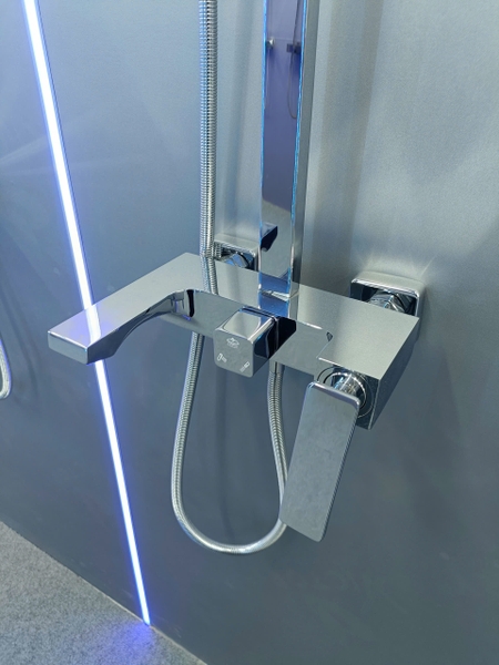 Bộ Vòi sen tắm đứng, Sen cây tắm đứng SC 005