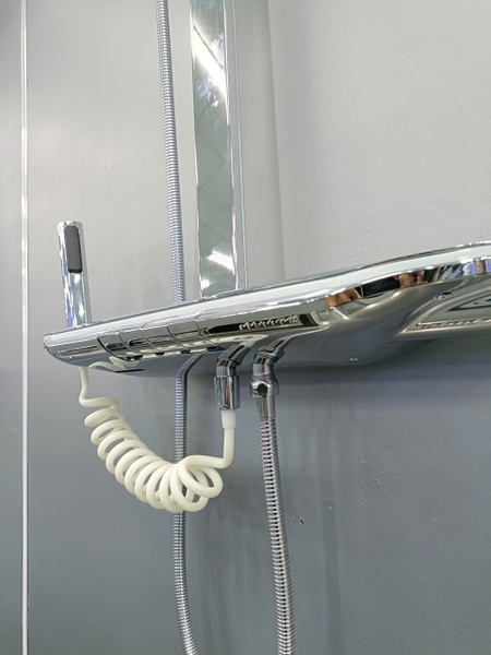 Bộ Vòi sen tắm đứng, Sen cây tắm đứng SC 043T