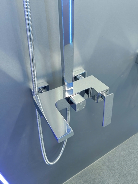 Bộ Vòi sen tắm đứng, Sen cây tắm đứng SC 005