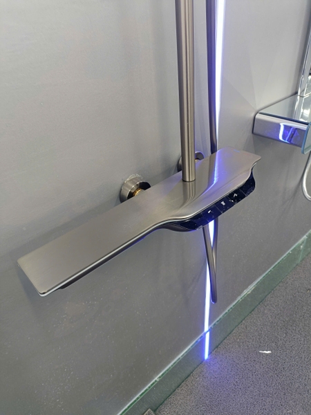 Bộ Vòi sen tắm đứng, Sen cây tắm đứng SC 011