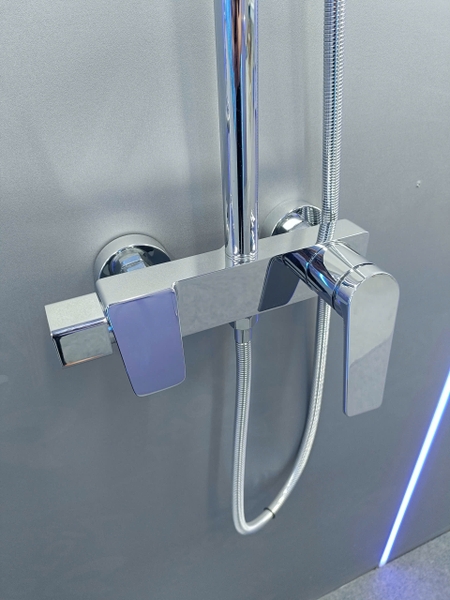 Bộ Vòi sen tắm đứng, Sen cây tắm đứng SC 003T