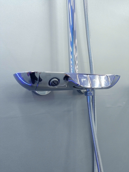 Bộ Vòi sen tắm đứng, Sen cây tắm đứng SC 022T