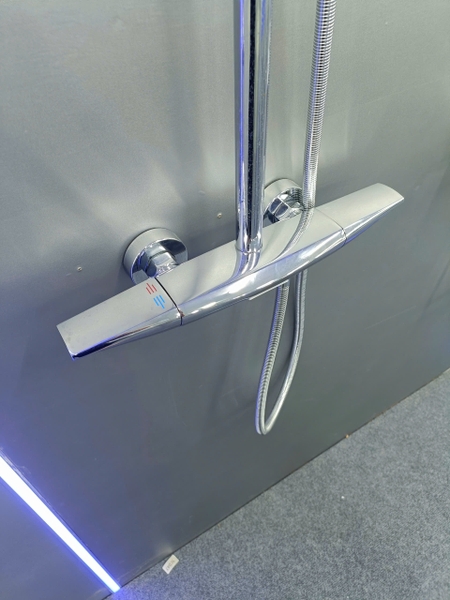 Bộ Vòi sen tắm đứng, Sen cây tắm đứng SC 047