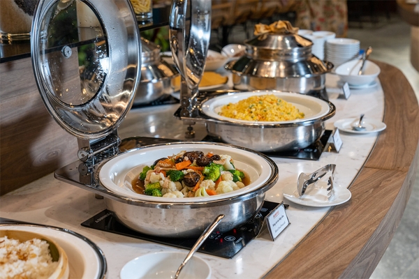 Ở Flamingo Cát Bà ăn uống ở đâu?