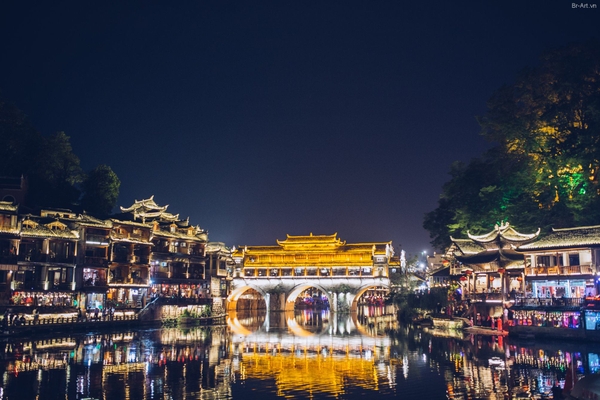 Lịch trình tour Phượng Hoàng Cổ Trấn – Trương Gia Giới đường bộ có những điểm tham quan nào hấp dẫn?