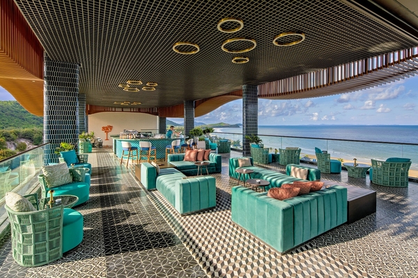 The Sky Bar Angsana Quan Lạn