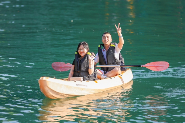 Du thuyền Ambassador Cruise I