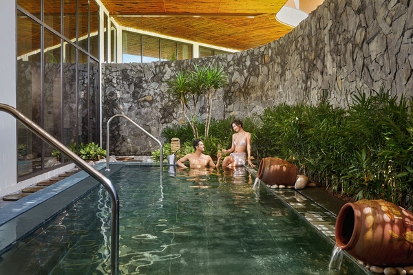 Tắm Onsen tại Angsana Quan Lạn
