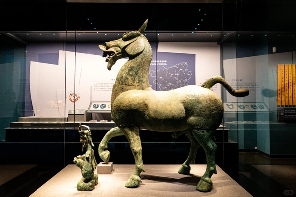 tượng đồng bảo tàng Quảng Tây