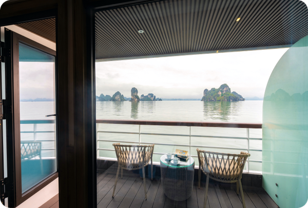 Ban công cabin du thuyền Ambassador Day Cruise