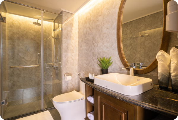 Phòng tắm du thuyền Ambassador Day Cruise