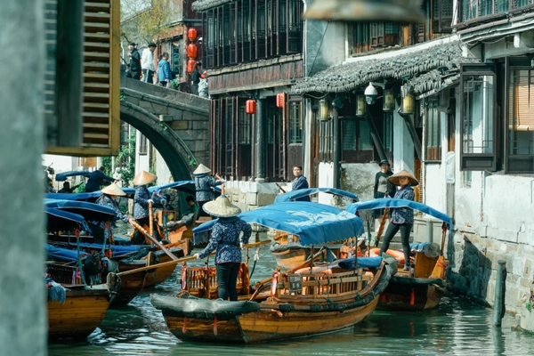 đi thuyền ở Châu Trang Cổ Trấn