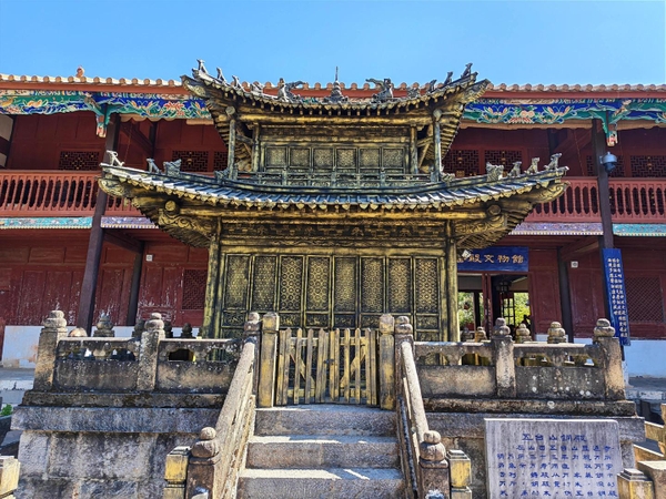 Chùa đồng Kim Điện Côn Minh