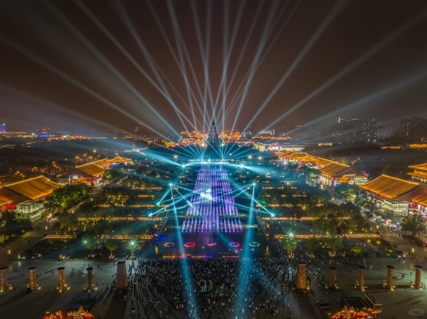 quảng trường bắc Tháp Đại Nhạn