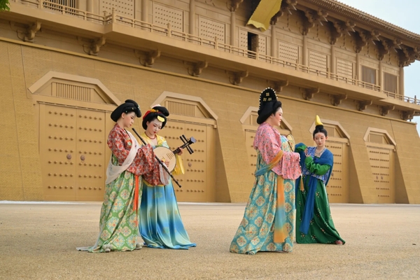 tham quan Đại Minh Cung