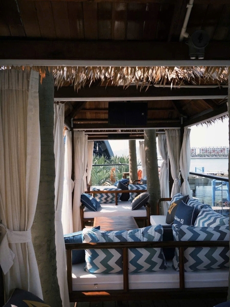 Lưu trú du thuyền Dolphin Hạ Long