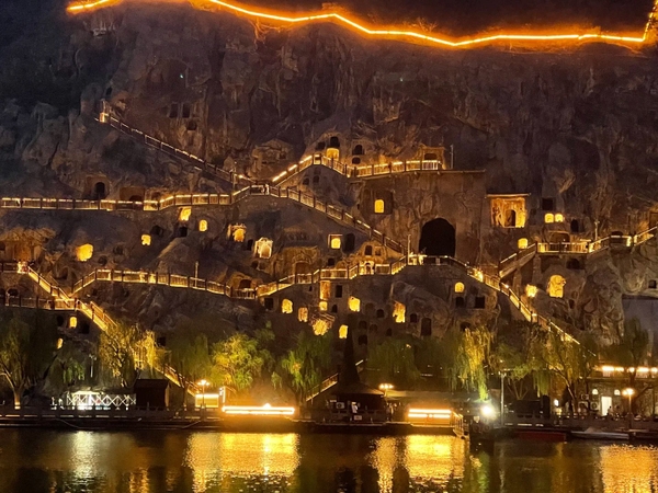 Tour đêm hang Long MÔn