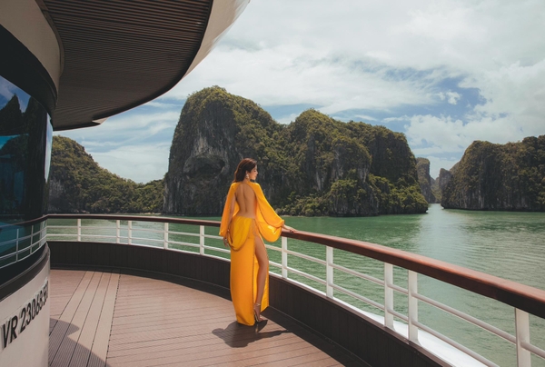 Tour du thuyền Ambassador Cruise