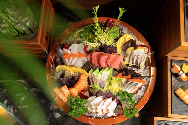 Du thuyền Ambassador Cruise Daily