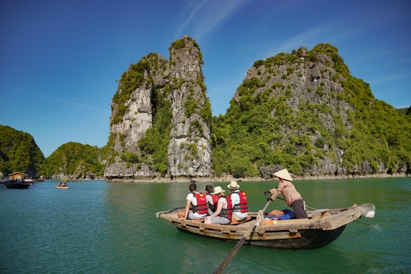 Giá voucher du thuyền Luna Halong Cruise