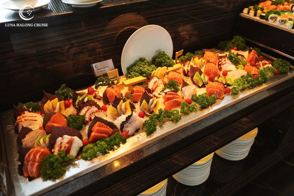 Bữa tối Du thuyền Luna Dinner Cruise