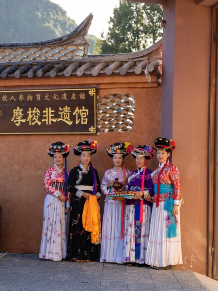 dân tộc Ma Thoa hồ Lugu