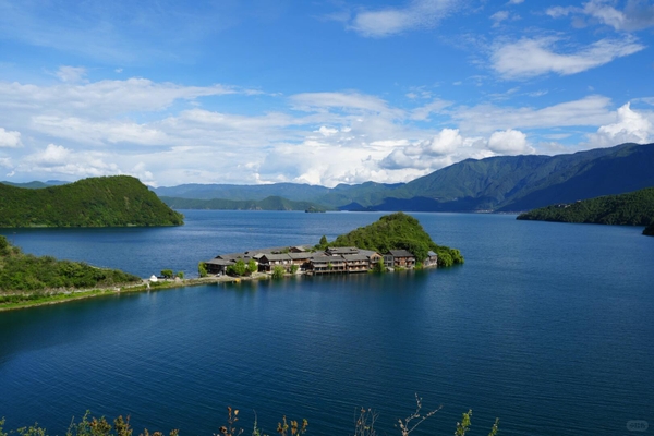 bán đảo Rige của hồ Lugu