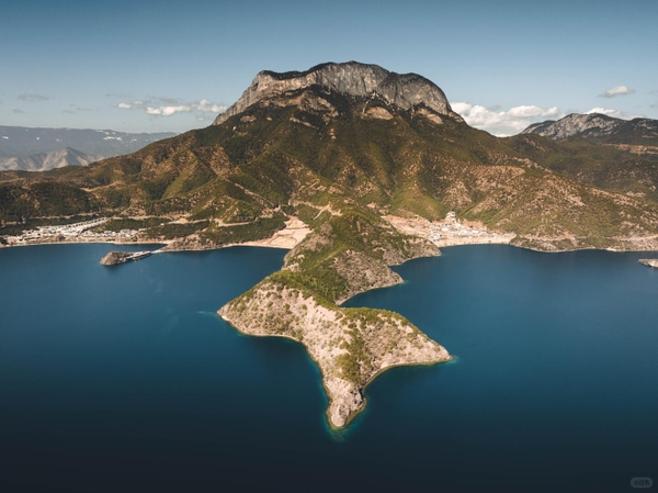 núi nữ thần Gemu