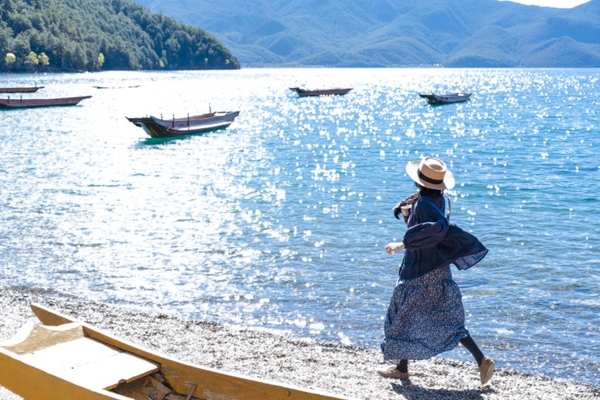 vịnh Nữ Thần hồ Lugu