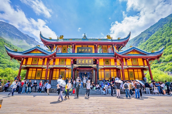 đền Hoàng Long