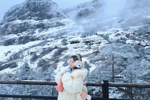 Bí quyết phòng ngừa say độ cao và an toàn khi leo núi tuyết Kiệu Tử 9