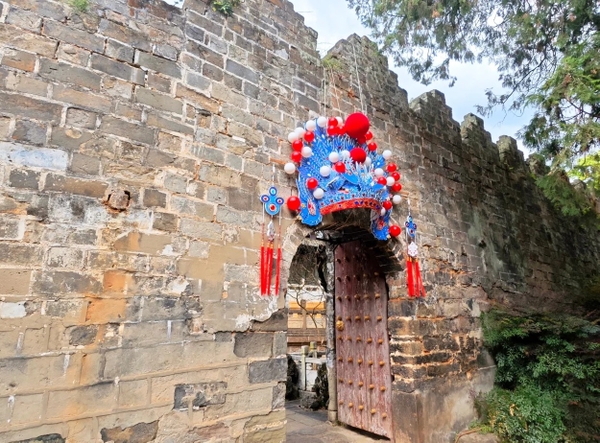 Tham quan Kim Điện Côn Minh