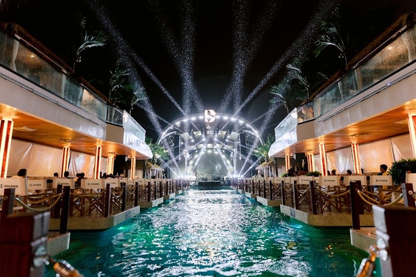 Tàu đêm du thuyền Dolphin Hạ Long có gì ?