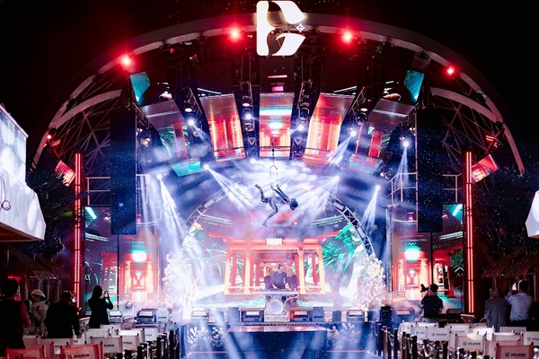 Giá voucher du thuyền Dolphin Hạ Long