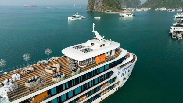 Du thuyền Luna Halong Cruise